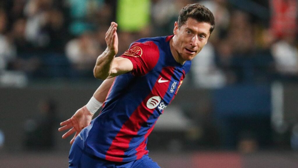 Robert Lewandowski (FC Barcelona) – 33,3 triệu Euro