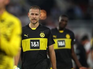 Waldemar Anton chỉ trích sự yếu kém của hàng thủ Dortmund sau trận thua thảm trước Stuttgart